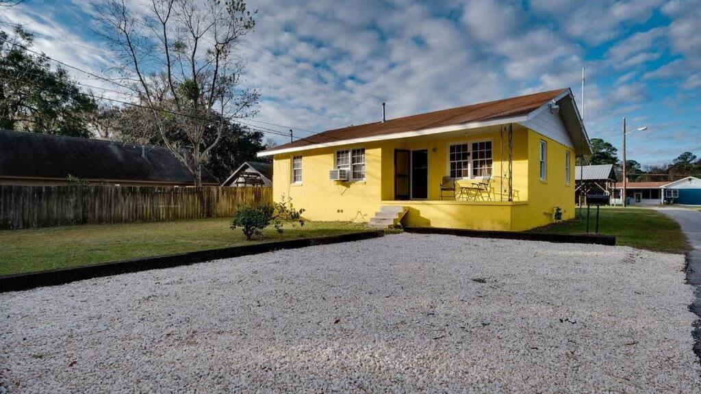 Retro Rainbow At Herb River-Citron And Sassy #6 Savannah Exterior photo